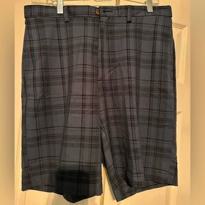 Haggar Cool 18 Performance Golf Shorts Men's 36 Gray Checked‎ Chino